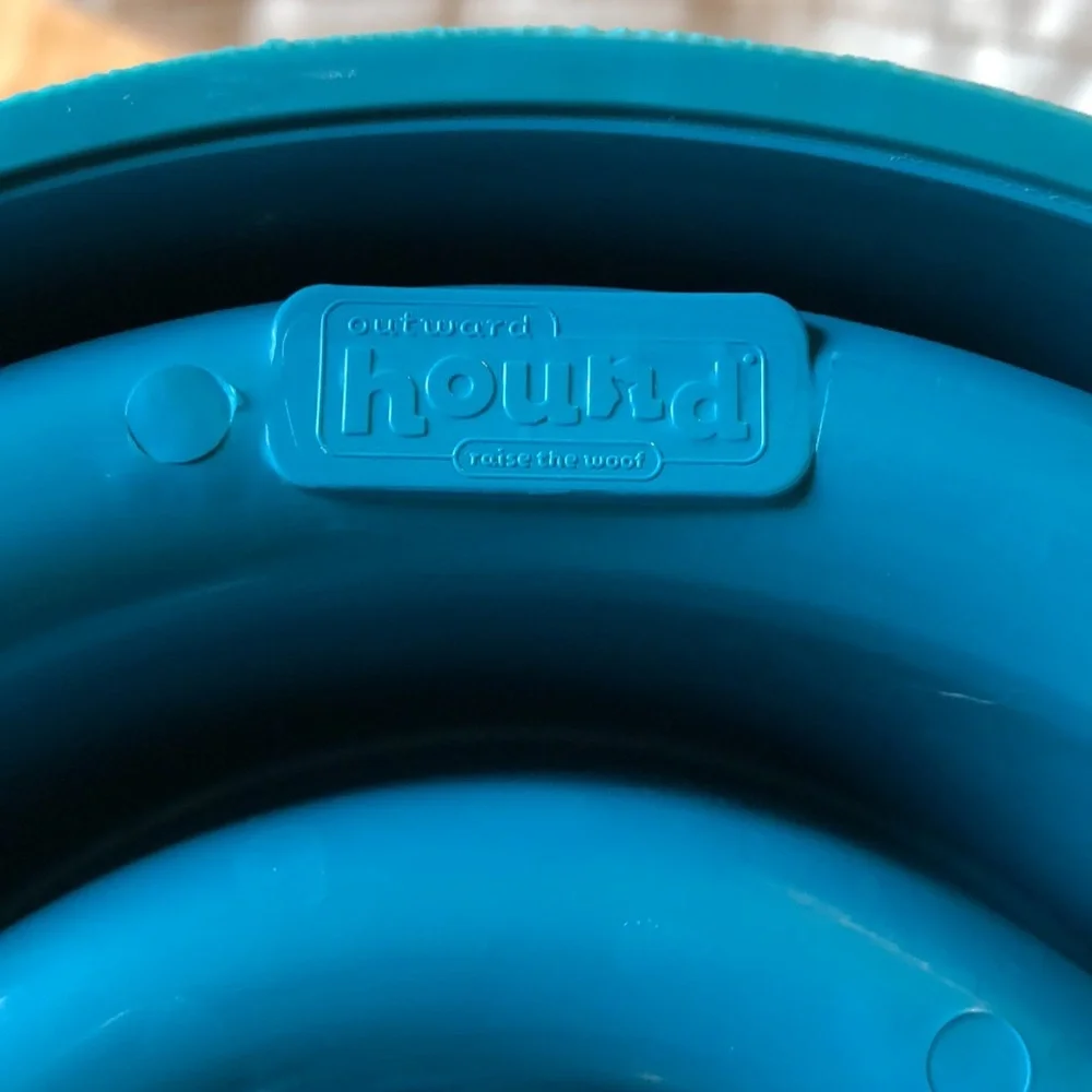 Outward Hound Fun Feeder dog bowls feature meal-lengthening ridges to help slow